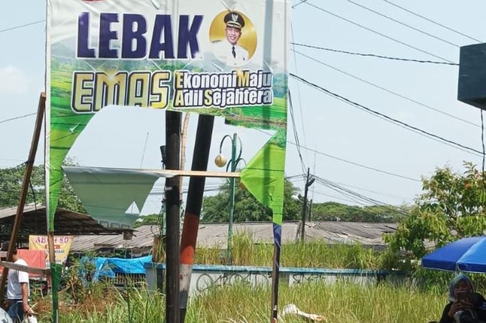 Ratusan APS Bapaslon Sanuji-Fajar Dirusak Orang Tak Dikenal, PSI Lebak Murka: Mungkin Lagi Gladi Mencoblos 5 Ratusan APS Bapaslon Sanuji-Fajar Dirusak Orang Tak Dikenal, PSI Lebak Murka: Mungkin Lagi Gladi Mencoblos