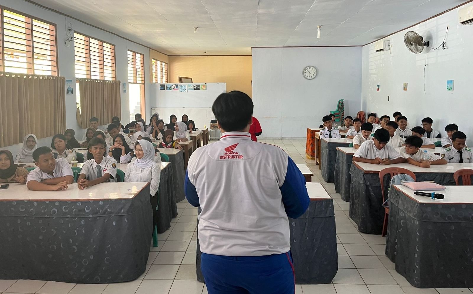Tingkatkan Keselamatan Berkendara, Honda Banten Edukasi Siswa SMAN 2 Rangkasbitung 1 Tingkatkan Keselamatan Berkendara, Honda Banten Edukasi Siswa SMAN 2 Rangkasbitung