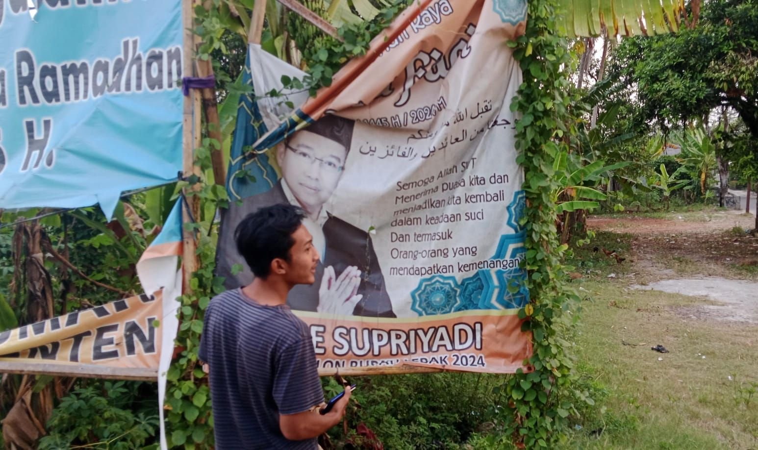 Ribuan APS Dirusak Orang Tak Dikenal, Balon Bupati Lebak Dede Supriyadi Layangkan Tantangan Duel 2 Ribuan APS Dirusak Orang Tak Dikenal, Balon Bupati Lebak Dede Supriyadi Layangkan Tantangan Duel
