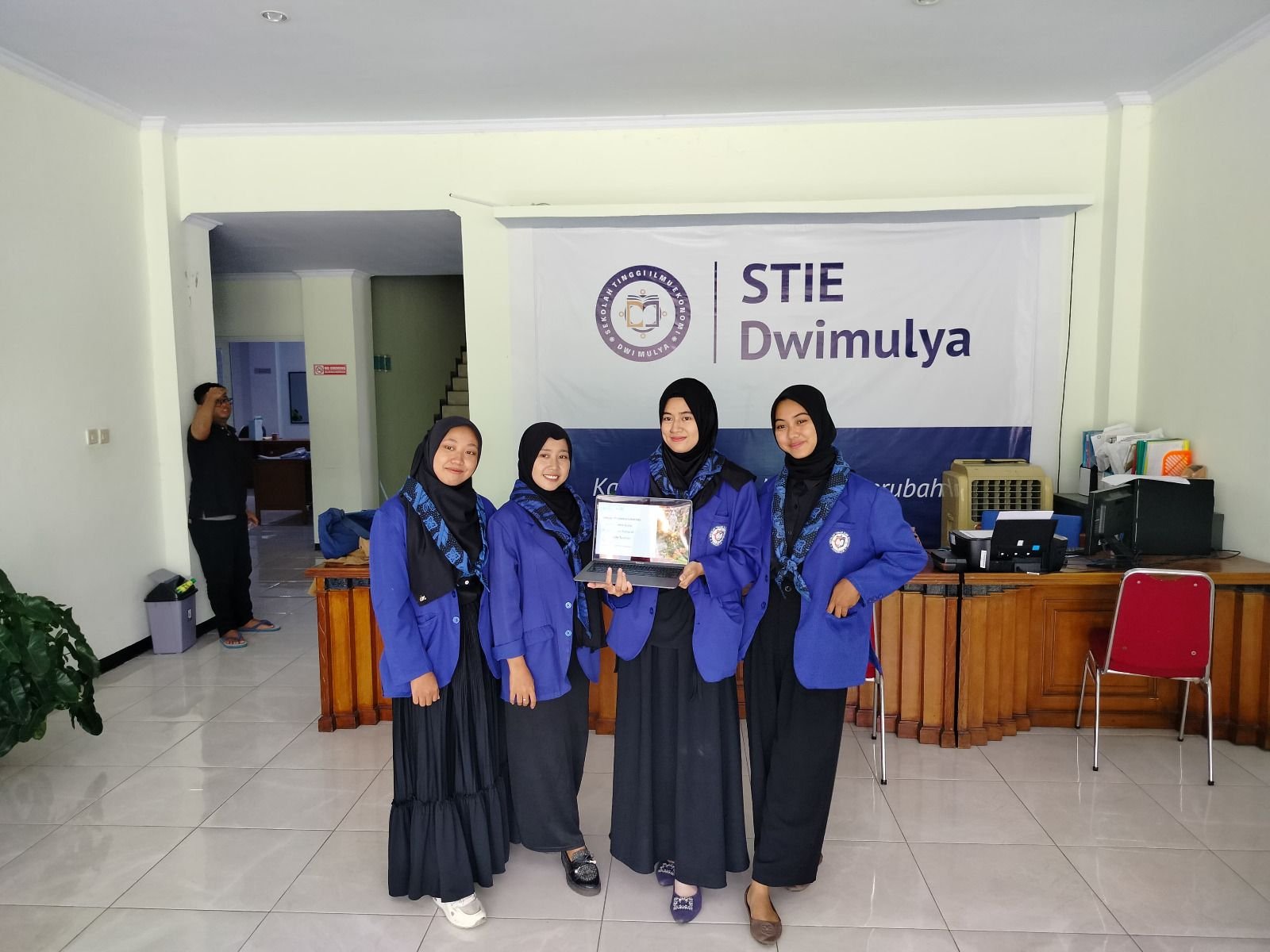 Tim PKM RSH STIE Dwimulya Lakukan Penelitian tentang Debus Banten