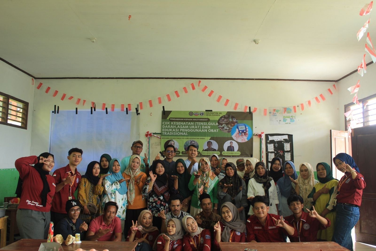 Kelompok 48 KKM Uniba Lakukan Pemeriksaan Kesehatan Gratis di Desa Ramea 8 Kelompok 48 KKM Uniba Lakukan Pemeriksaan Kesehatan Gratis di Desa Ramea