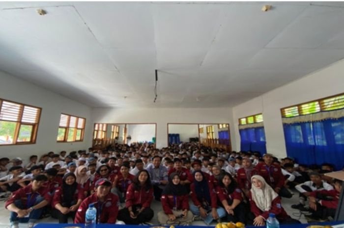 Kelompok 62 KKM Uniba Gelar Penyuluhan Hukum di SMAN 15 Pandeglang 1 Kelompok 62 KKM Uniba Gelar Penyuluhan Hukum di SMAN 15 Pandeglang