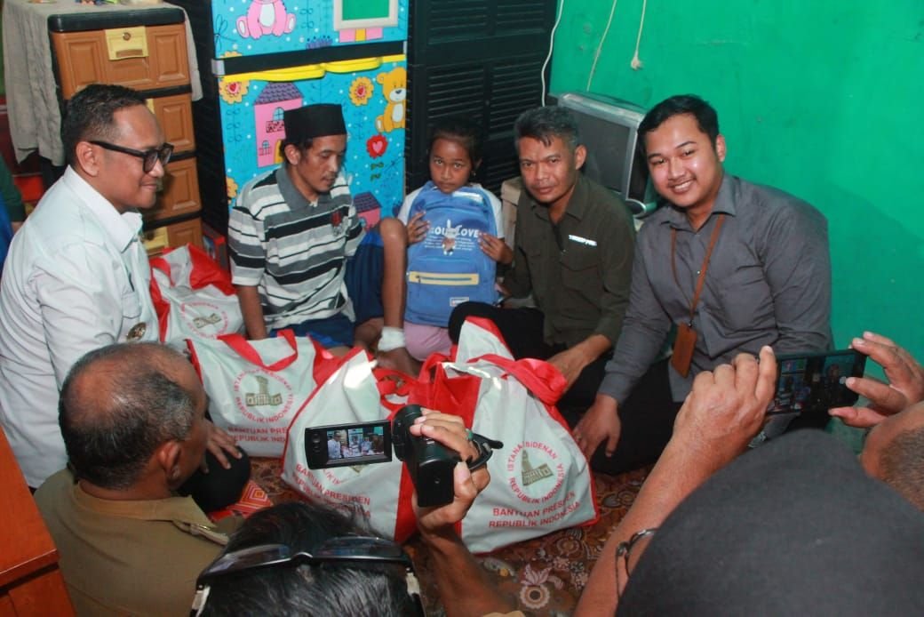 Pasca Viral Ditayangkan di Mana-mana, Jokowi Langsung Terjunkan Tim untuk Bantu Nabila di Lebak 1 Pasca Viral Ditayangkan di Mana-mana, Jokowi Langsung Terjunkan Tim untuk Bantu Nabila di Lebak
