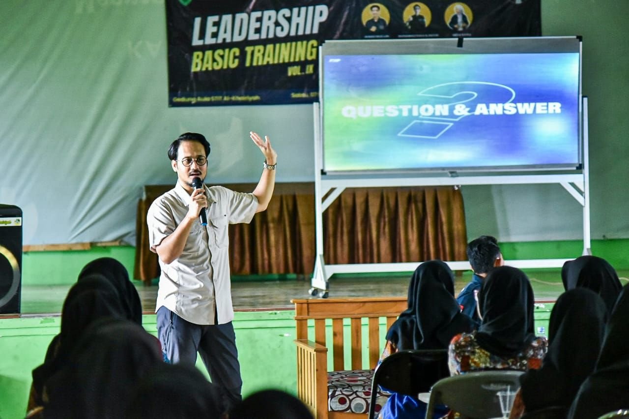 Dengarkan Aspirasi Mahasiswa, Fajar Hadi Prabowo Minta Kaum Muda Cilegon Berfikir Kritis 1 Dengarkan Aspirasi Mahasiswa, Fajar Hadi Prabowo Minta Kaum Muda Cilegon Berfikir Kritis