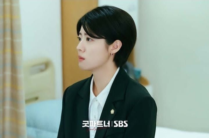 Good Partner Episode 14 Sub Indo: Meski Tak Sekantor, Yu Ri Beri Dukungan Pada Eun Kyung