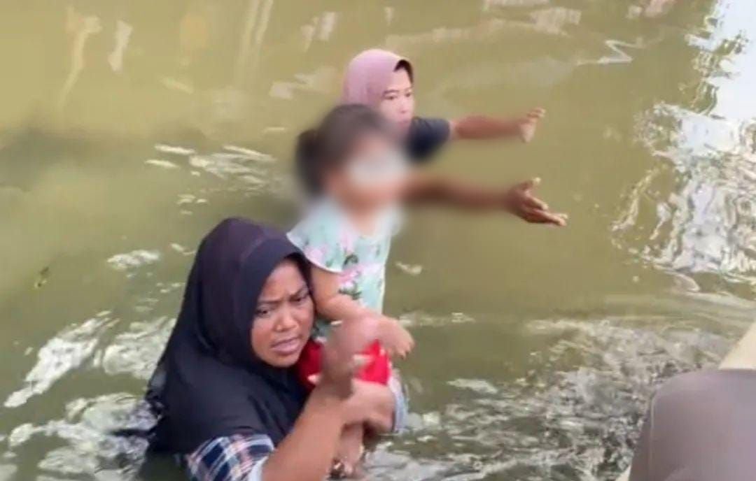 Heboh Aksi Warga Minta Uang Ke Wisatawan Asing di Danau Lido Bogor, Warganet Geram