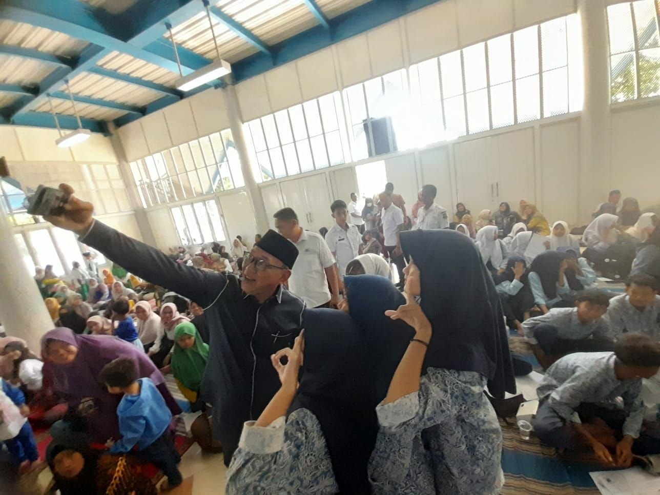 1.674 Siswa Pra Sejahtera Dapat Bantuan Beasiswa, Total Rp1,4 Miliar Digelontorkan 6 1.674 Siswa Pra Sejahtera Dapat Bantuan Beasiswa, Total Rp1,4 Miliar Digelontorkan