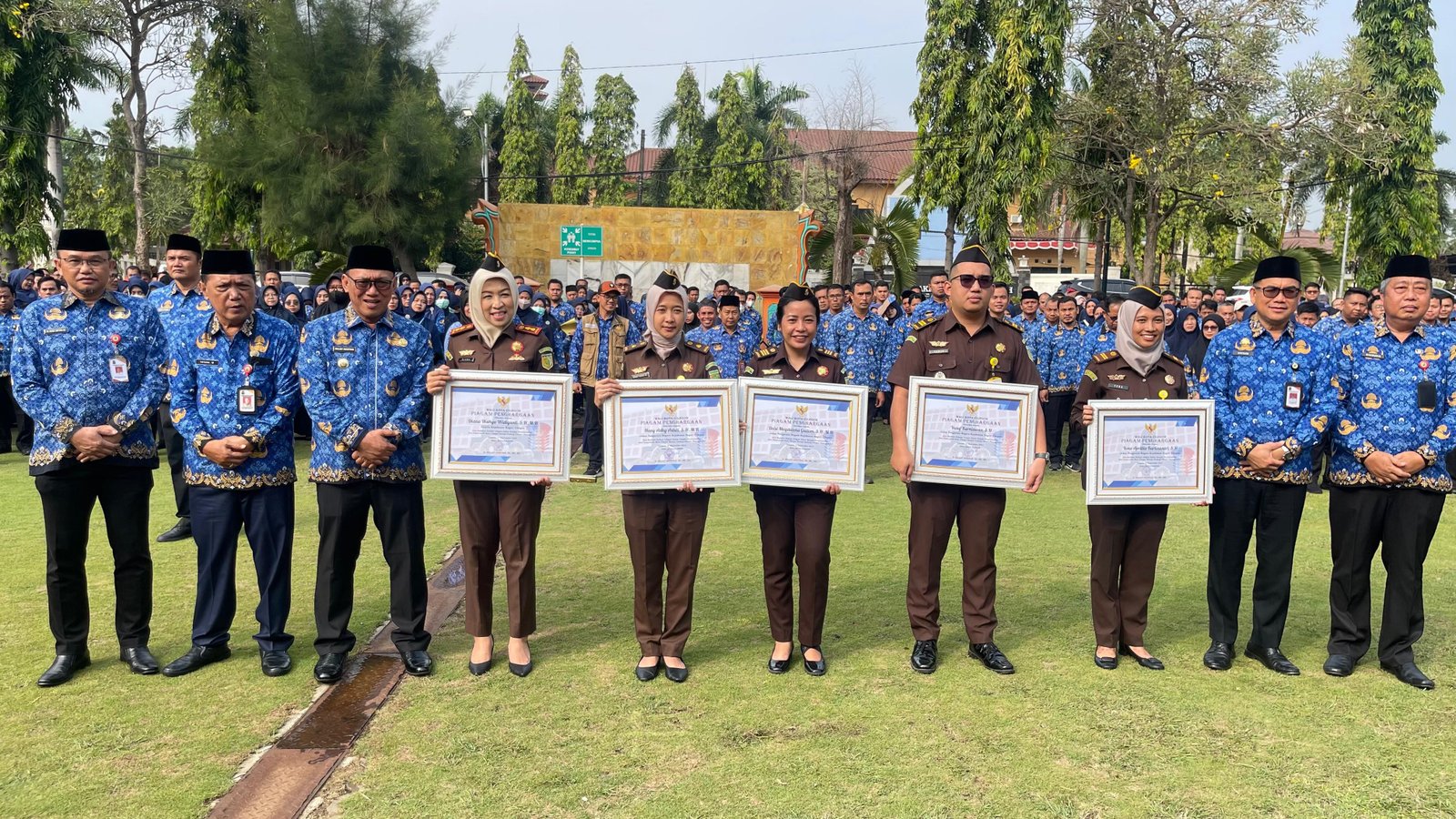 Selamatkan Aset Negara, Kejari Cilegon Terima Penghargaan dari Walikota Helldy Agustian 1 Selamatkan Aset Negara, Kejari Cilegon Terima Penghargaan dari Walikota Helldy Agustian