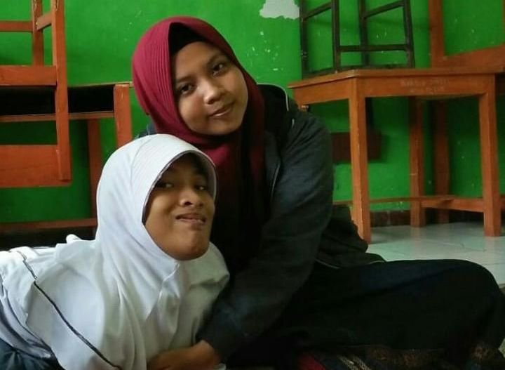 Inspiratif! Ayushinta Adhelia Perempuan Disabilitas Terbitkan 4 Buku, Tulis Semua Karya Hanya dengan Dagu