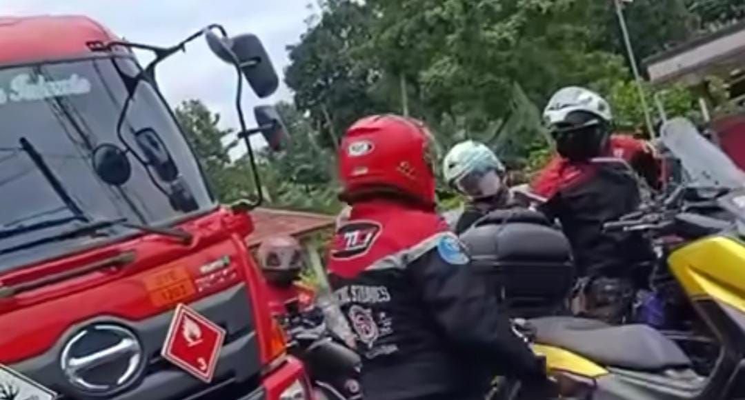 Si Paling Jaogan! Rombongan Klub Motor Cekcok dengan Truk Tangki Pertamina di Deli Serdang