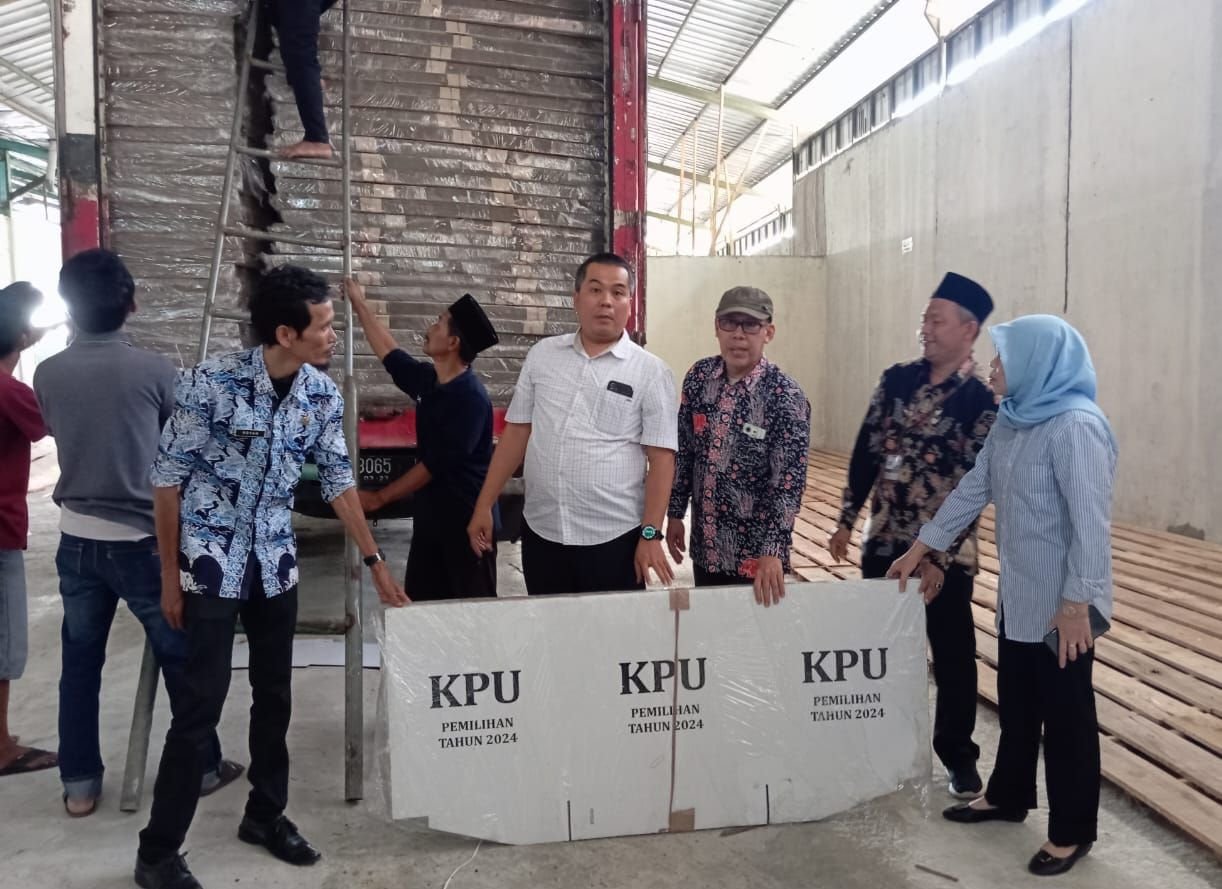 Diterima KPU Kabupaten Pandeglang, Bilik Suara Kurang 1.454 Biji 5 Diterima KPU Kabupaten Pandeglang, Bilik Suara Kurang 1.454 Biji