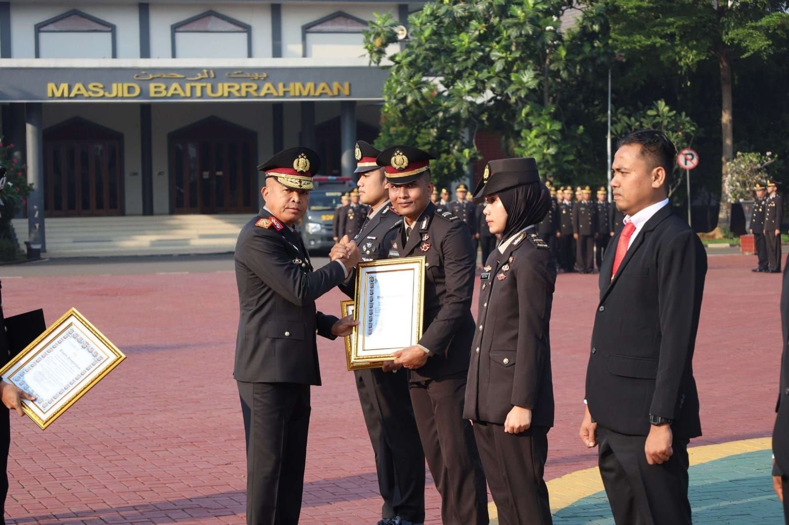 Berprestasi di Berbagai Bidang, Enam Personil Polda Banten Diganjar Penghargaan