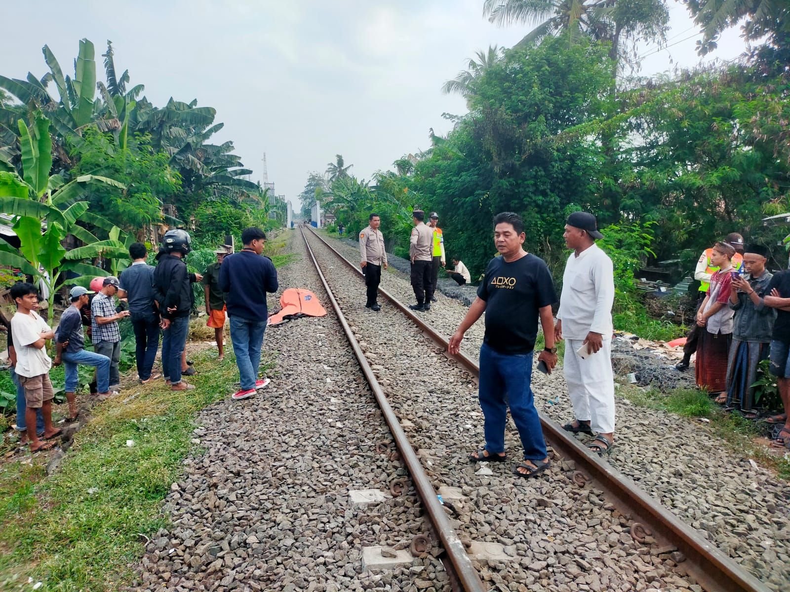 Terobos Palang Pintu, Pemotor Tewas Tertabrak Kereta Api di Kota Serang