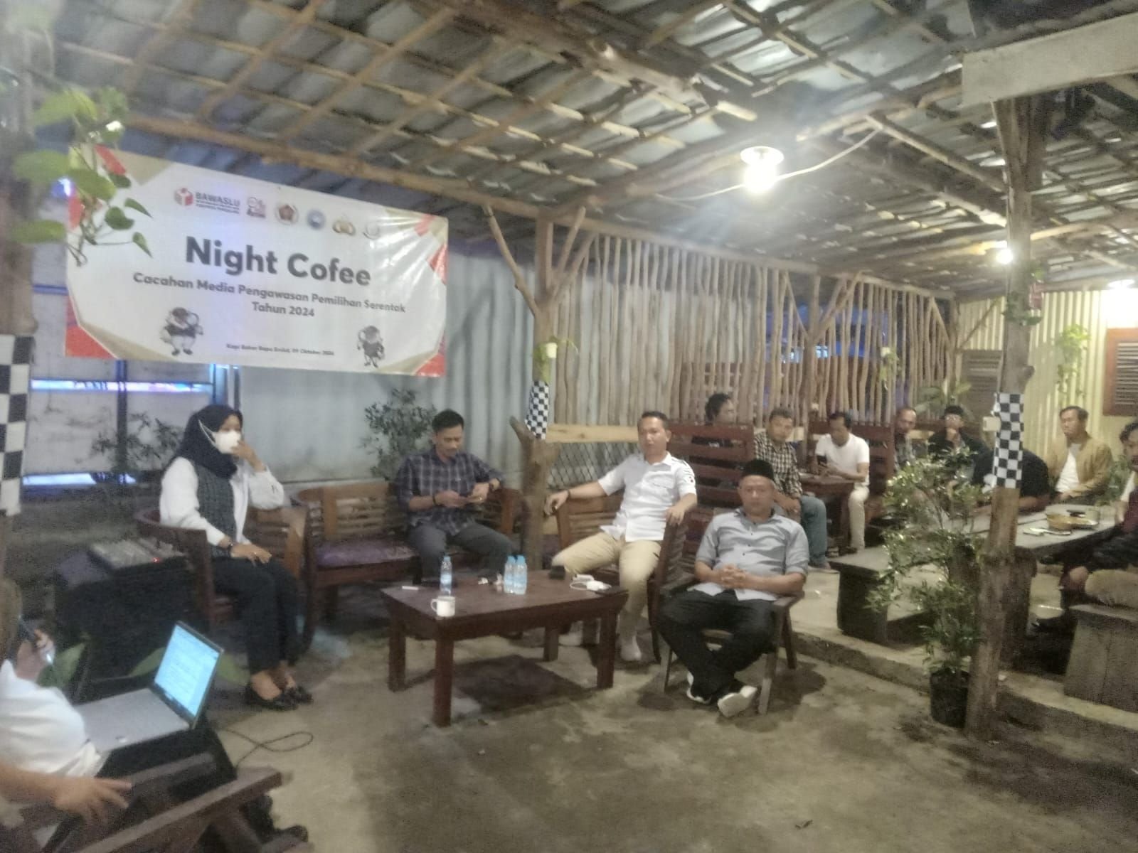 Bawaslu Kabupaten Pandeglang Terjunkan Tim Siber Pelototi Medsos Paslon Pilkada, Tak Ada Ruang Untuk Kampanye Hitam! 3 Bawaslu Kabupaten Pandeglang Terjunkan Tim Siber Pelototi Medsos Paslon Pilkada, Tak Ada Ruang Untuk Kampanye Hitam!