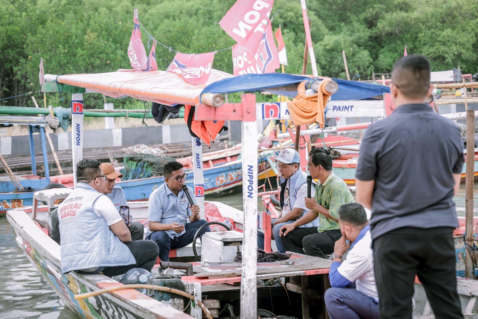 Kunjungi Kampung Nelayan Ketapang Tangerang, Andra Soni Ngobrol dengan Nelayan di Atas Perahu 1 Kunjungi Kampung Nelayan Ketapang Tangerang, Andra Soni Ngobrol dengan Nelayan di Atas Perahu