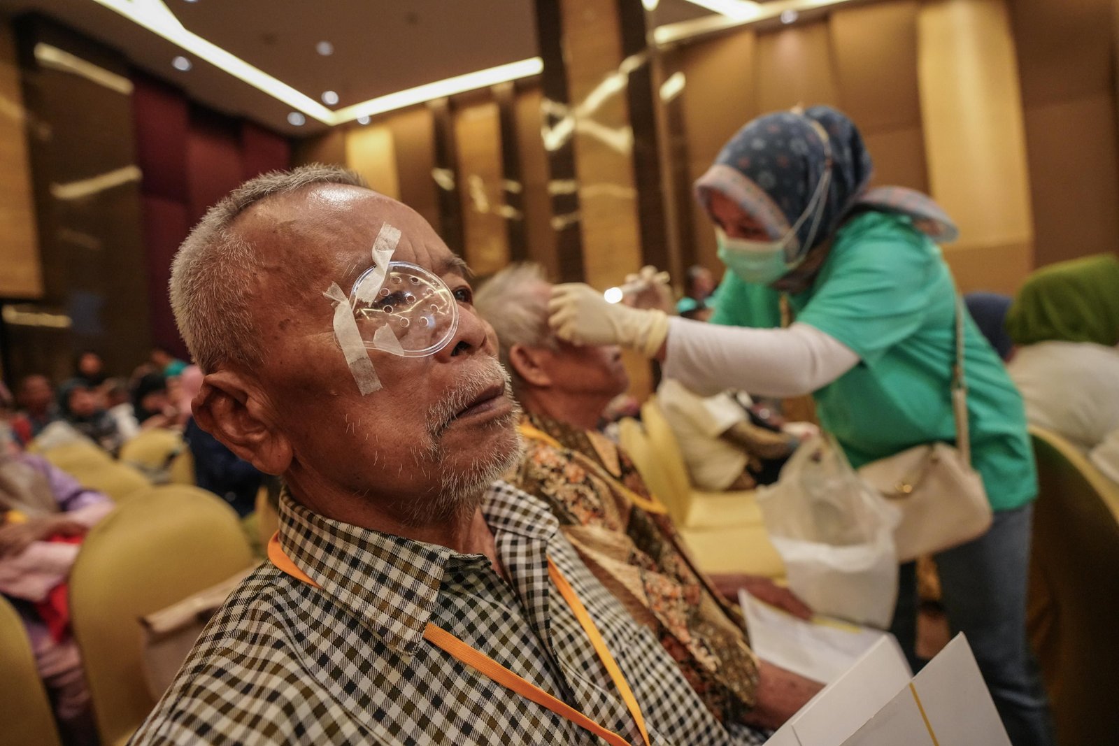 DJP Banten dan Perdami Berikan Pengobatan Katarak Gratis untuk 359 Warga 8 DJP Banten dan Perdami Berikan Pengobatan Katarak Gratis untuk 359 Warga