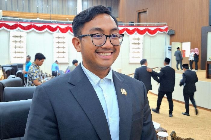 DPRD Banten Siapkan Anggaran Khusus untuk Tebus Ijazah Warga Miskin, Kebutuhan Bisa Tembus Rp20 M 17 Pimpin Komisi V DPRD Banten, Anak Ratu Atut Siap Tampung Aspirasi Masyarakat