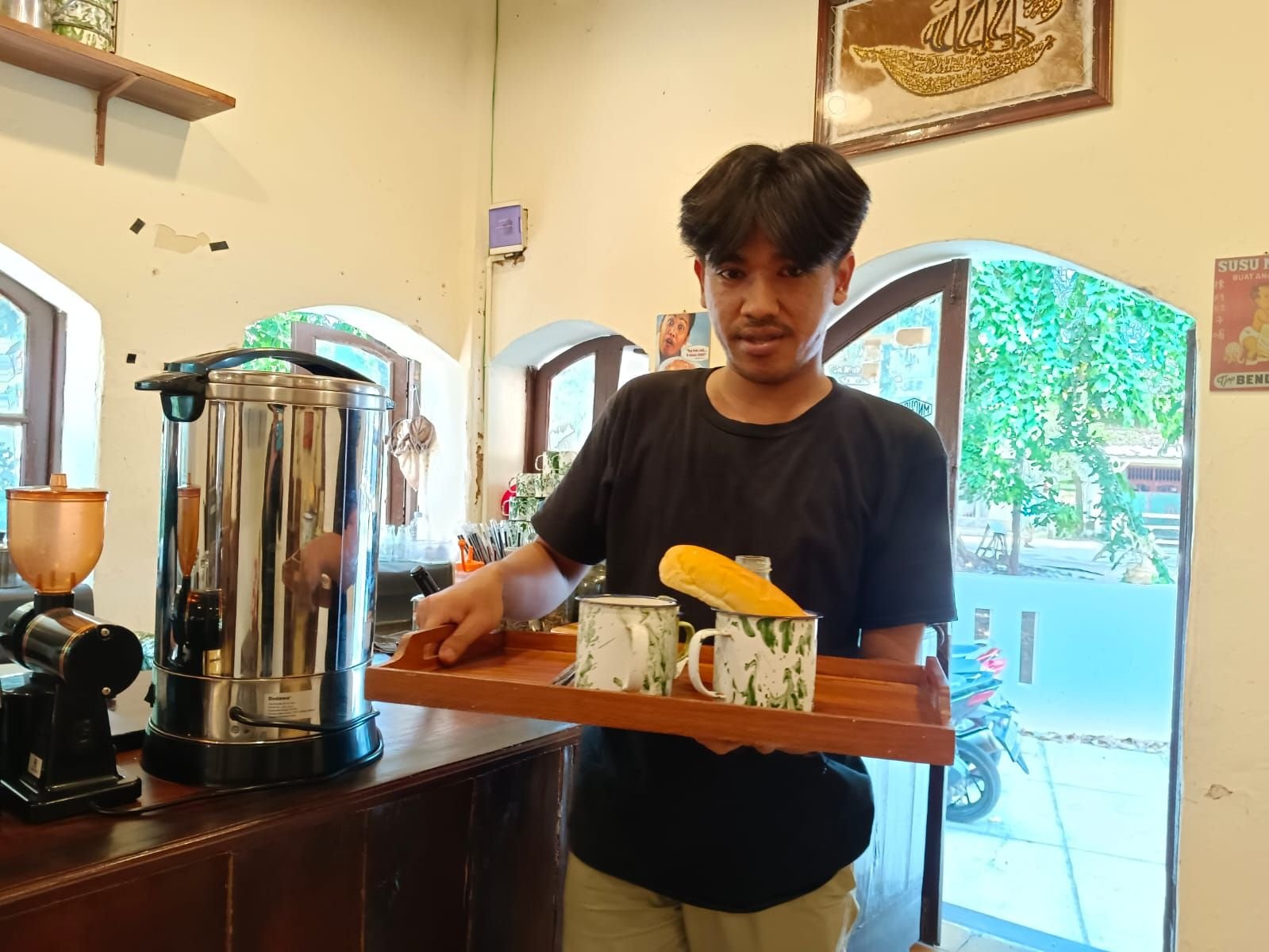 Bikin Ingat Masa Lalu, Kafe Nostalgia Kota Serang Tempat Nongkrong dengan Suasana Jadul 90-an 1 Bikin Ingat Masa Lalu, Kafe Nostalgia Kota Serang Tempat Nongkrong dengan Suasana Jadul 90-an