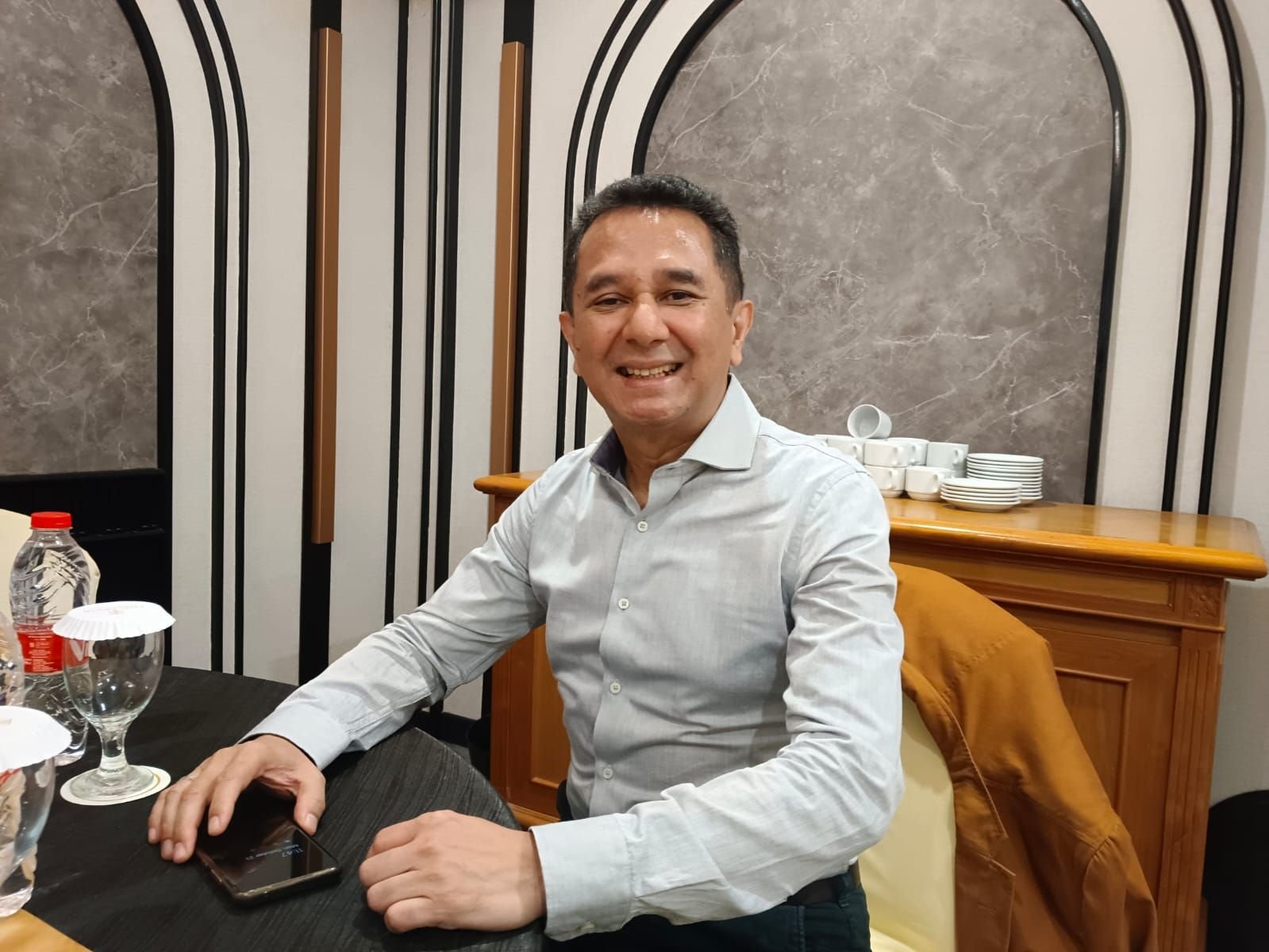 Bincang dengan Kepala OJK KOJT Roberto Akyuwen Gemar Membaca Sejak Kecil 4 Bincang dengan Kepala OJK KOJT Roberto Akyuwen Gemar Membaca Sejak Kecil