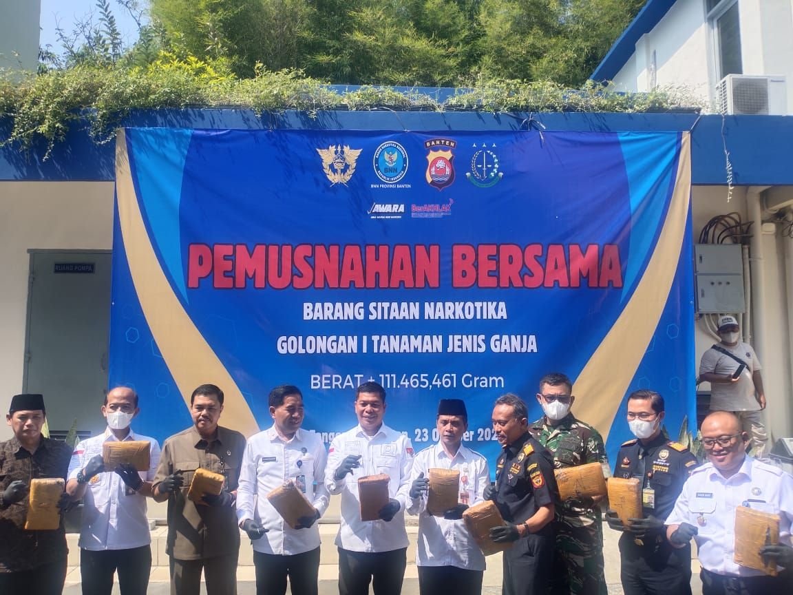 BNN Banten Gagalkan Penyelundupan Narkoba, 110 Kilogram Ganja Dimusnahkan 4 BNN Banten Gagalkan Penyelundupan Narkoba, 110 Kilogram Ganja Dimusnahkan