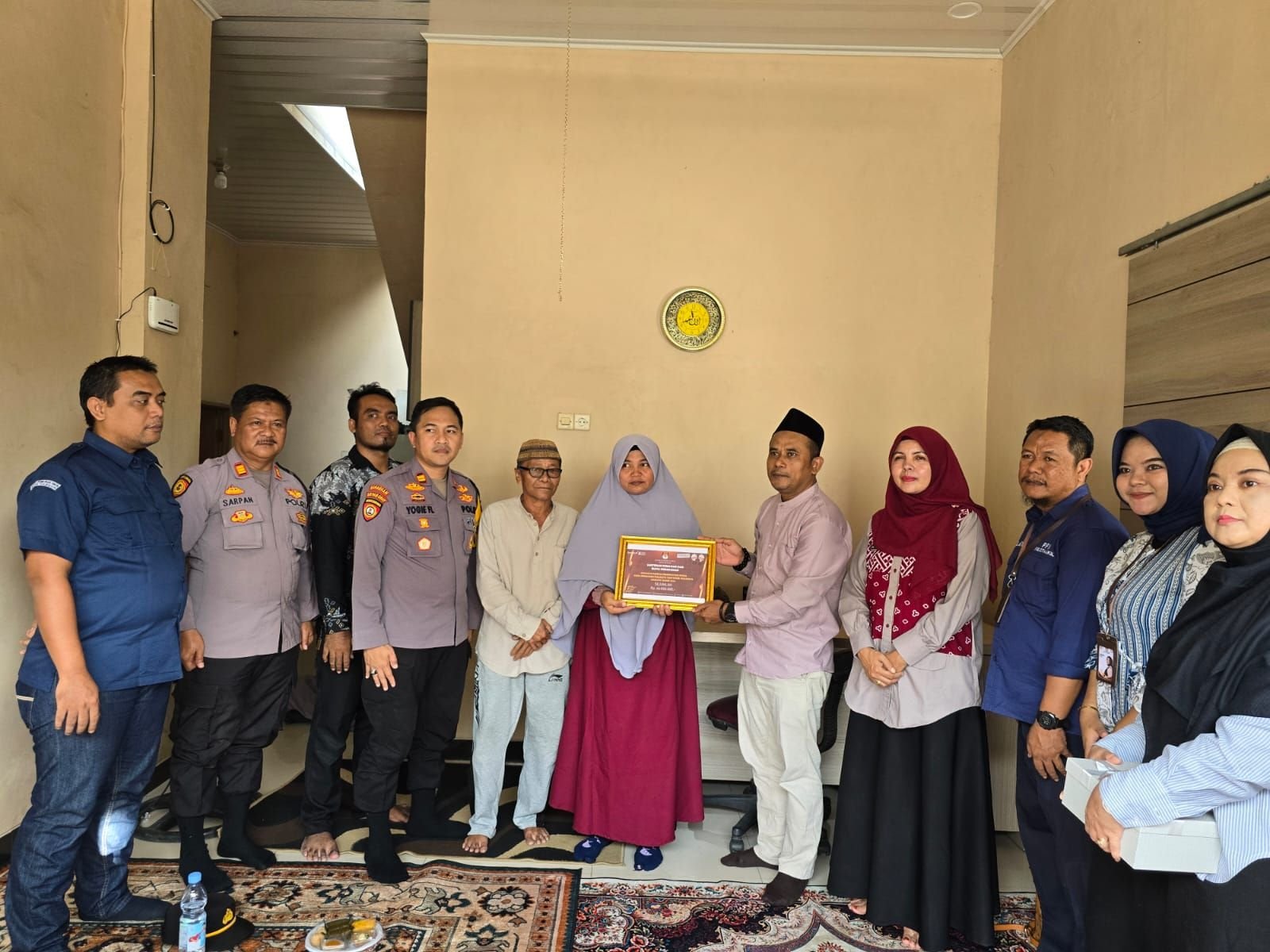 Almarhum Anggota PPS Kelurahan Kebonsari dapat Santunan Rp46 Juta, Wafat karena Laka Tunggal Saat Bertugas 2 Almarhum Anggota PPS Kelurahan Kebonsari dapat Santunan Rp46 Juta, Wafat karena Laka Tunggal Saat Bertugas