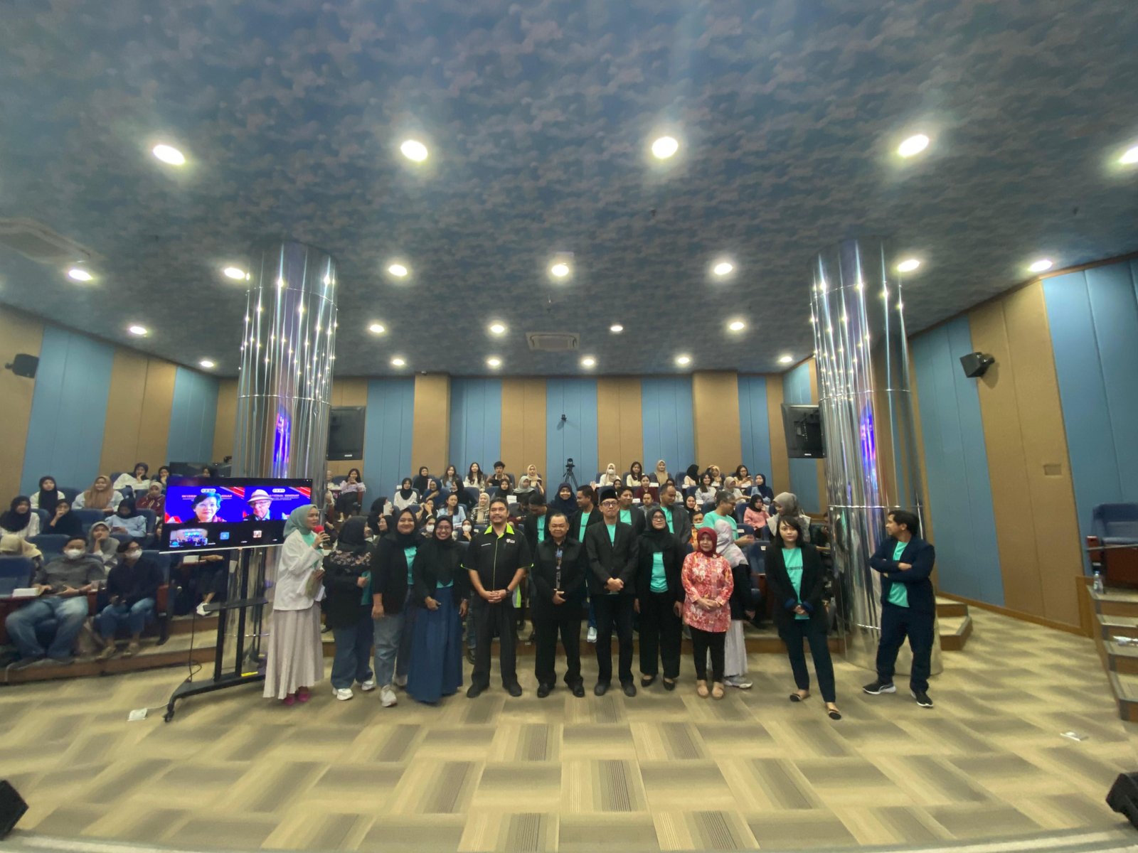 Seminar Internasional Untirta, Hadirkan Pakar Politik dan Demokrasi dari Luar Negeri 9 Seminar Internasional Untirta, Hadirkan Pakar Politik dan Demokrasi dari Luar Negeri