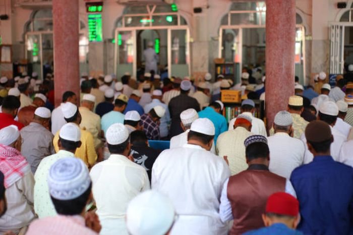 Hukum Sholat Jumat soal Imam dan Khatib Berbeda Orang, Ini Penjelasannya