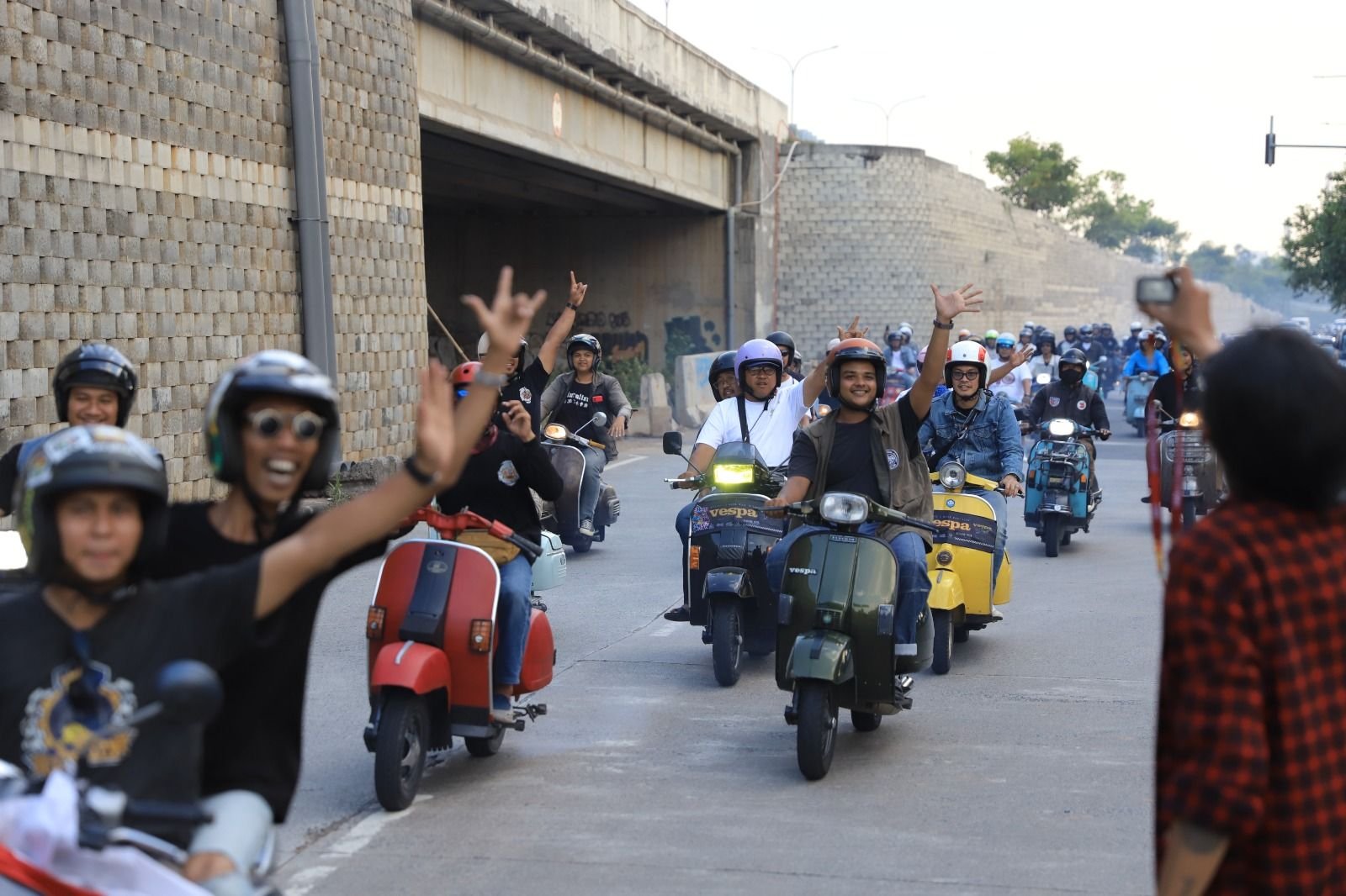 Cara Unik Dispora Kota Tangerang Rayakan Hari Sumpah Pemuda, Keliling Kota dengan Penghobi Vespa