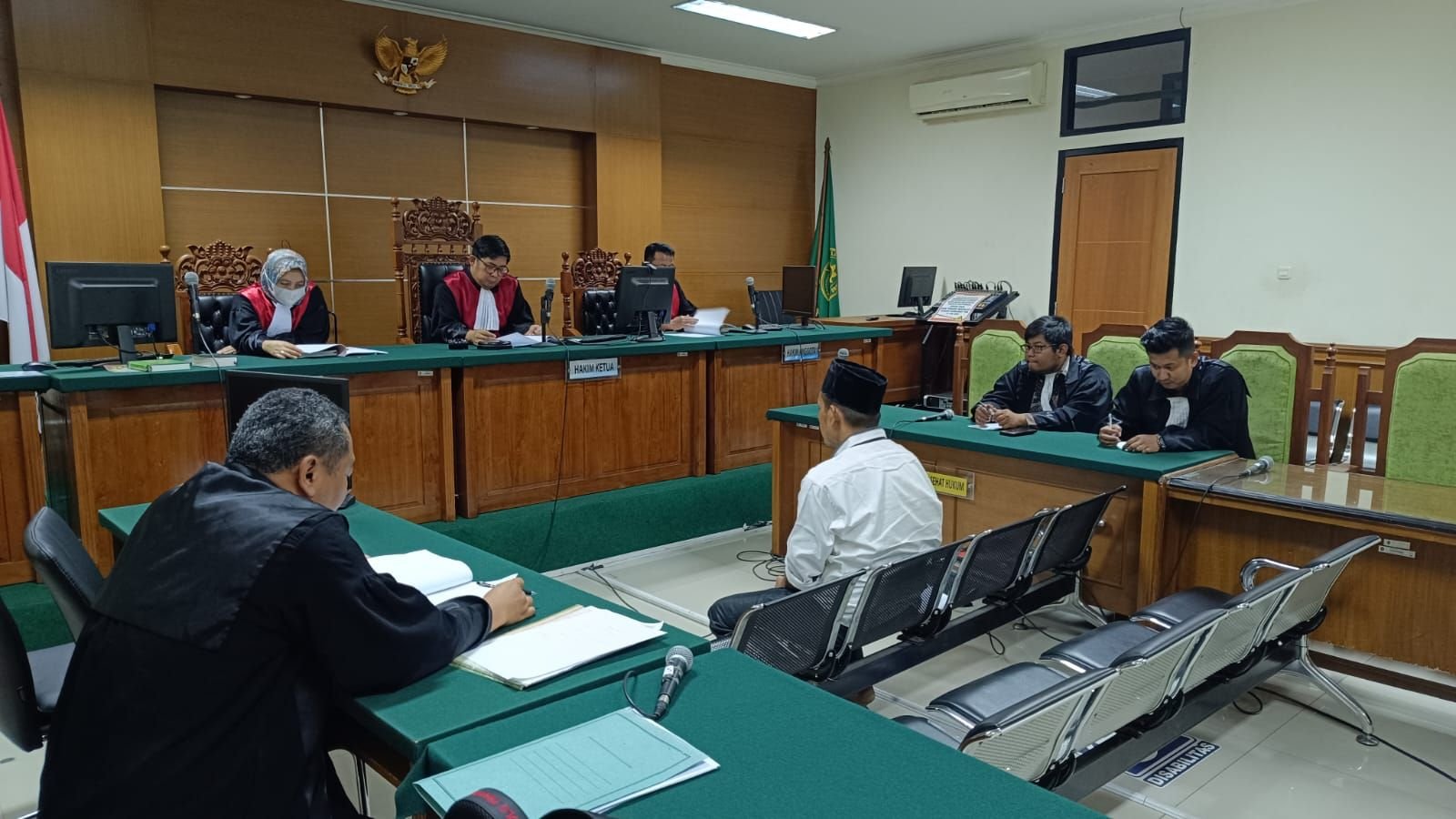 Mantan Kades Cidahu Dituntut 2,5 Tahun Penjara 8 Mantan Kades Cidahu Dituntut 2,5 Tahun Penjara