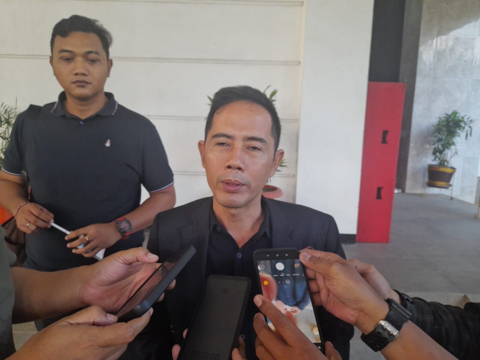 Debat Pilkada akan Dimulai, KPU Kota Cilegon Batasi Jumlah Pendukung 60 Orang 8 Debat Pilkada akan Dimulai, KPU Kota Cilegon Batasi Jumlah Pendukung 60 Orang