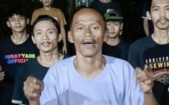 Viral di TikTok, Gunawan Sadbor Ditangkap Polres Sukabumi Diduga Promosi Judi Online 5 Viral di TikTok, Gunawan Sadbor Ditangkap Polres Sukabumi Diduga Promosi Judi Online