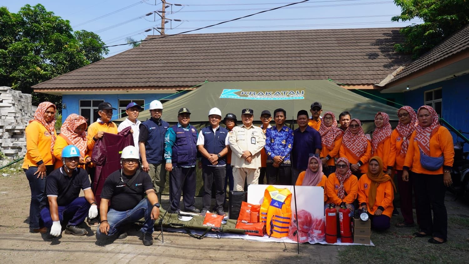Banjir Kerap Melanda, PT KBS Salurkan Bantuan Tanggap Darurat Bencana ke Kelurahan Tegal Ratu