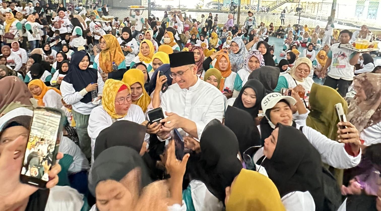 Ribuan Warga dari 29 Kecamatan di Kabupaten Serang Gelar Senam Sehat Airin dan Andika 7 Ribuan Warga dari 29 Kecamatan di Kabupaten Serang Gelar Senam Sehat Airin dan Andika