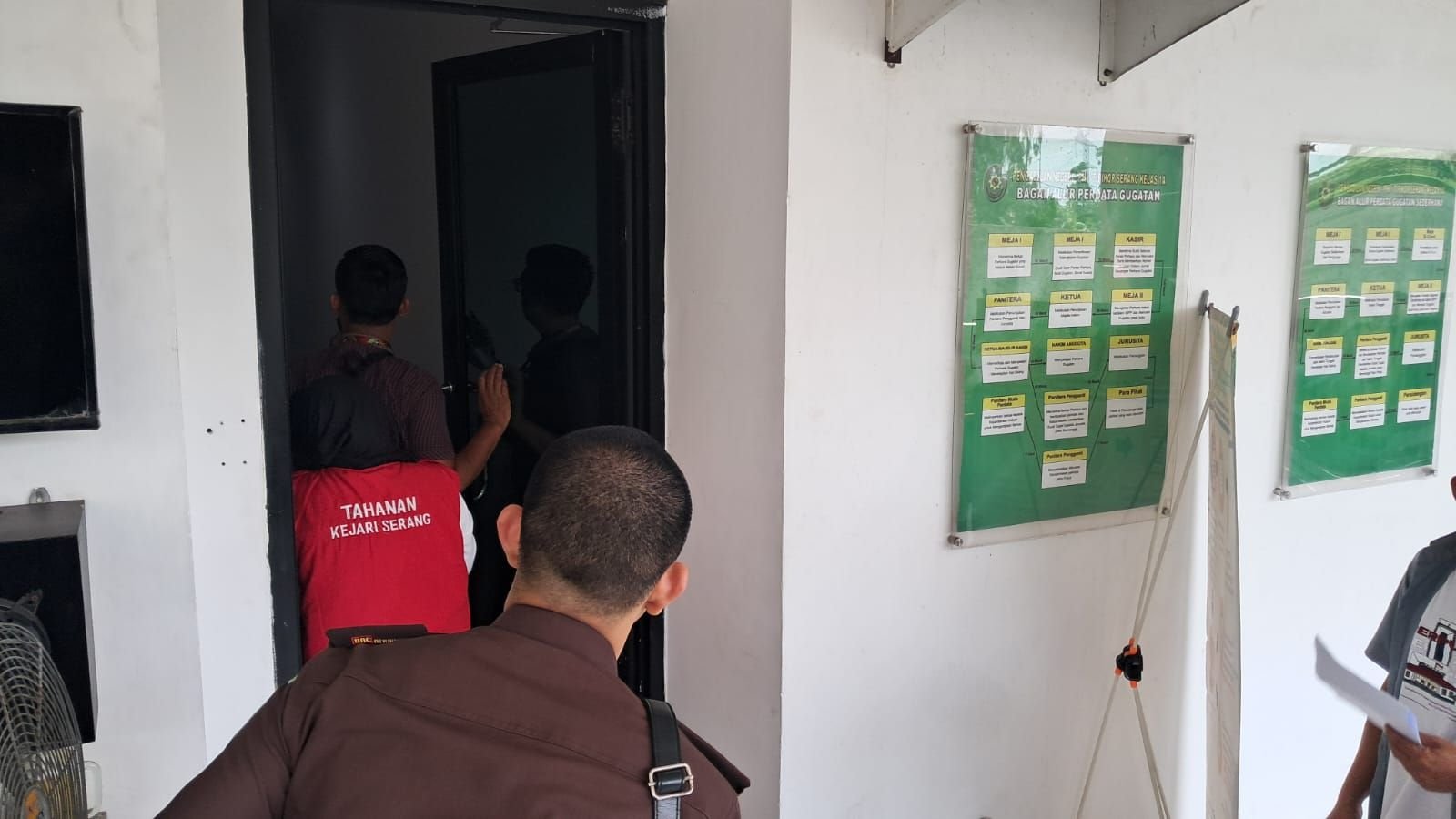 IRT di Kabupaten Serang Disiram Air Panas Kuah Bakso, Pelaku Mengaku Dikirim Guna-Guna 1 IRT di Kabupaten Serang Disiram Air Panas Kuah Bakso, Pelaku Mengaku Dikirim Guna-Guna