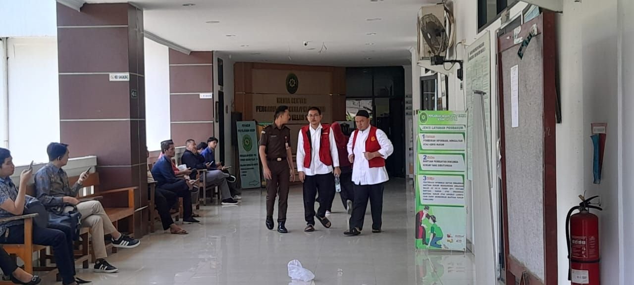 Tak Terima Diminta Pindahkan Kandang Ayam, Warga Cilegon Dituntut 6 Bulan Penjara 1 Tak Terima Diminta Pindahkan Kandang Ayam, Warga Cilegon Dituntut 6 Bulan Penjara