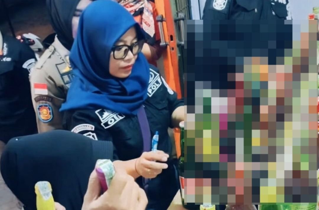 Penjual Miras Berkedok Warung Jamu Masih Banyak Ditemukan di Kota Cilegon, Satpol PP Hanya Berikan Teguran 3 Penjual Miras Berkedok Warung Jamu Masih Banyak Ditemukan di Kota Cilegon, Satpol PP Hanya Berikan Teguran