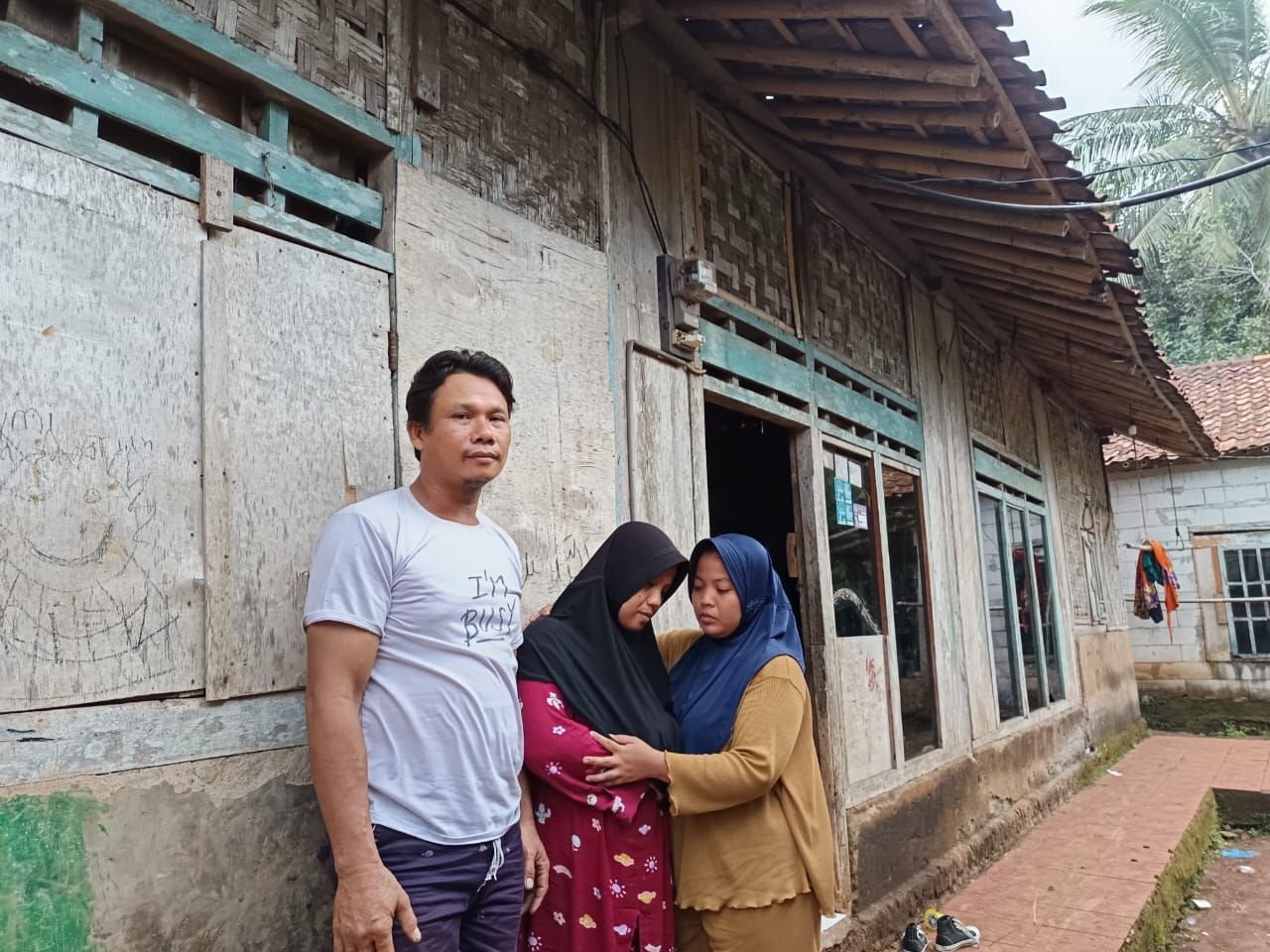 Tanggung 5 Anak dan Kakak yang Lumpuh, Istri Rouf Sopir Trailer Maut di Tol Cipularang Hanya Bisa Pasrah