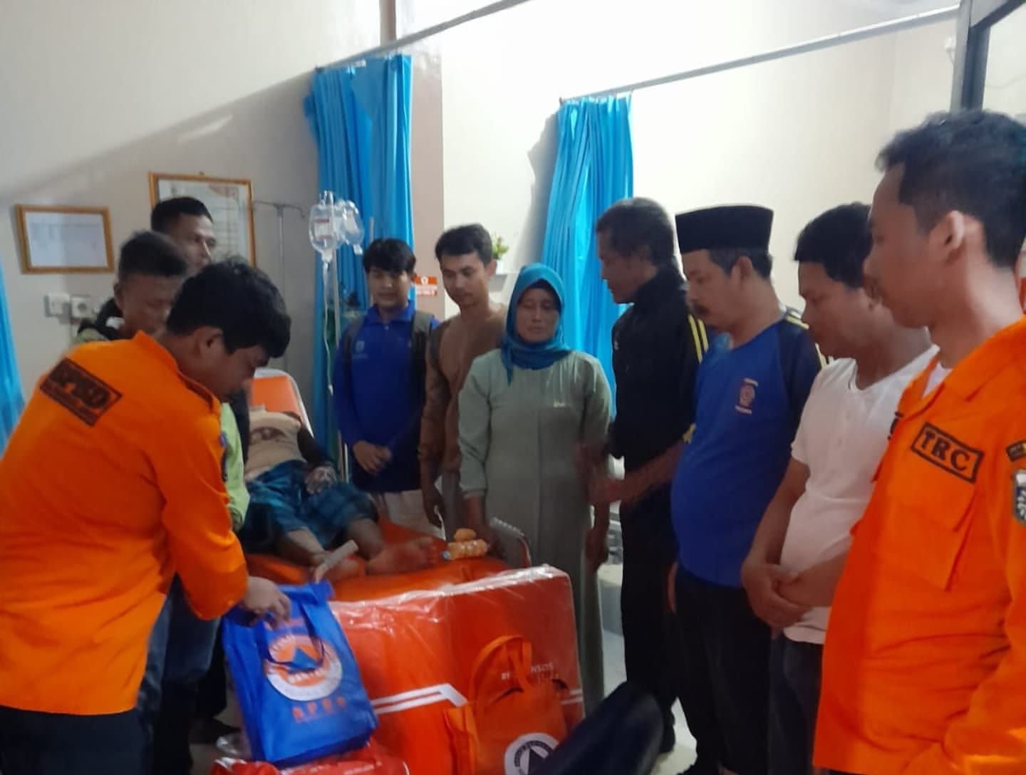 Korban Tersambar Petir di Pandeglang Terima Santunan, Tiga Korban Masih Dirawat 2 Korban Tersambar Petir di Pandeglang Terima Santunan, Tiga Korban Masih Dirawat