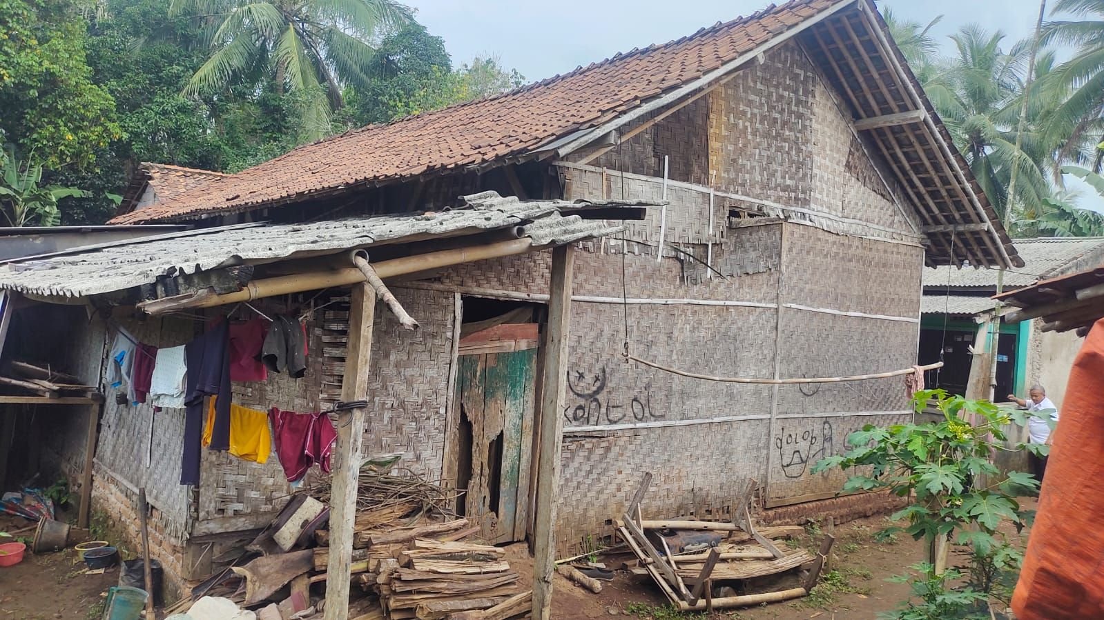 Sudah Masuk dalam Database, Rumah Rouf Jadi Prioritas Untuk Dibangun 1 Sudah Masuk dalam Database, Rumah Rouf Jadi Prioritas Untuk Dibangun