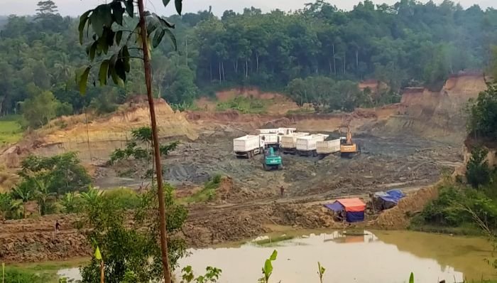 Ultimatum Satpol-PP Lebak Dihiraukan, Aktivitas Galian Tanah Ilegal di Mekarsari Berlanjut 4 Ultimatum Satpol-PP Lebak Dihiraukan, Aktivitas Galian Tanah Ilegal di Mekarsari Berlanjut