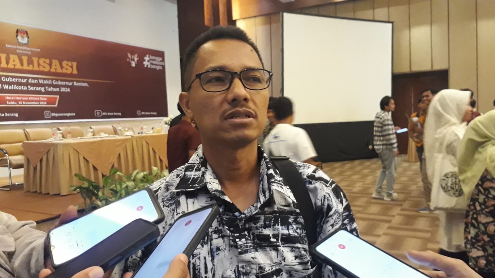 Pasangan Calon Walikota Serang Diminta Copot APK Secara Mandiri 10 Pasangan Calon Walikota Serang Diminta Copot APK Secara Mandiri