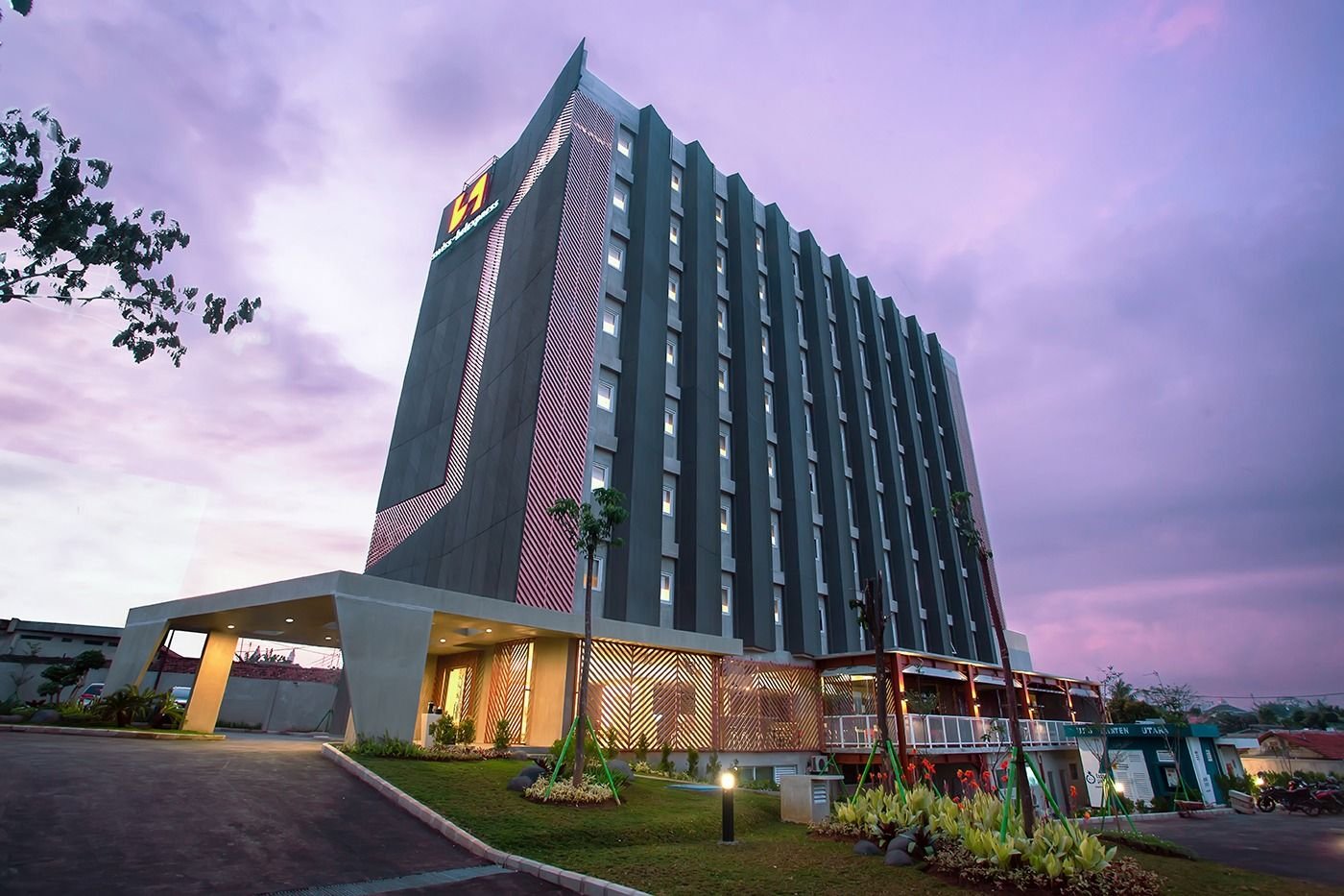 Swiss-Belexpress Cilegon Rayakan Tahun Baru dengan Tema Battleground 6 Swiss-Belexpress Cilegon Rayakan Tahun Baru dengan Tema Battleground