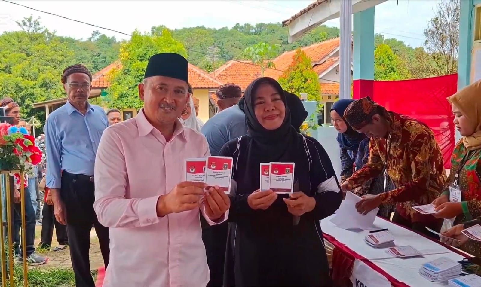 Banyak Doa Sebelum Nyoblos, Calon Wakil Gubernur Banten Ade Sumardi Optimis Menang di Pilgub Banten 2024 1 Banyak Doa Sebelum Nyoblos, Calon Wakil Gubernur Banten Ade Sumardi Optimis Menang di Pilgub Banten 2024