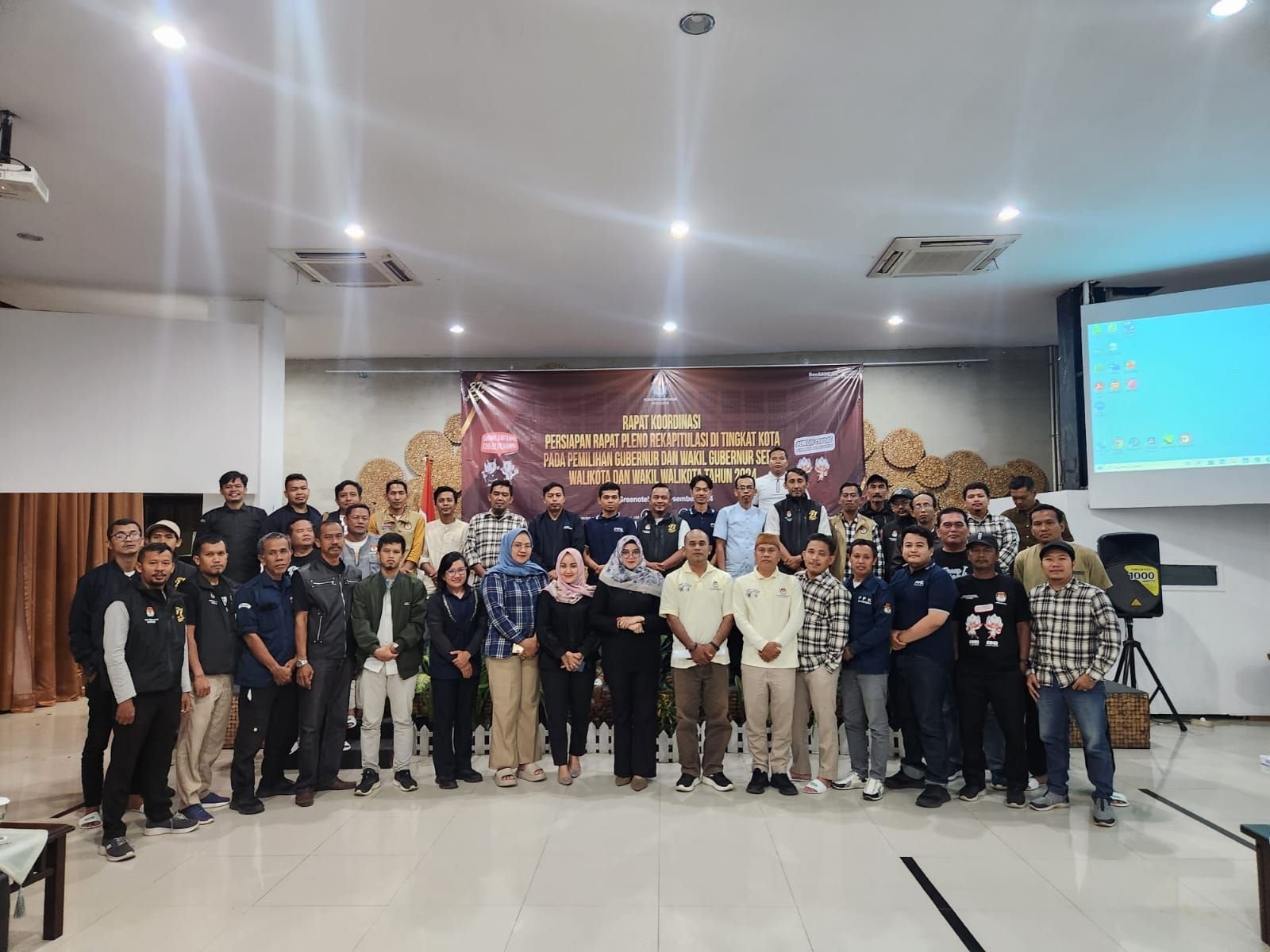 KPU Kota Cilegon Gelar Pleno Suara Pilkada, Saksi Diminta Bawa Mandat Resmi 8 KPU Kota Cilegon Gelar Pleno Suara Pilkada, Saksi Diminta Bawa Mandat Resmi