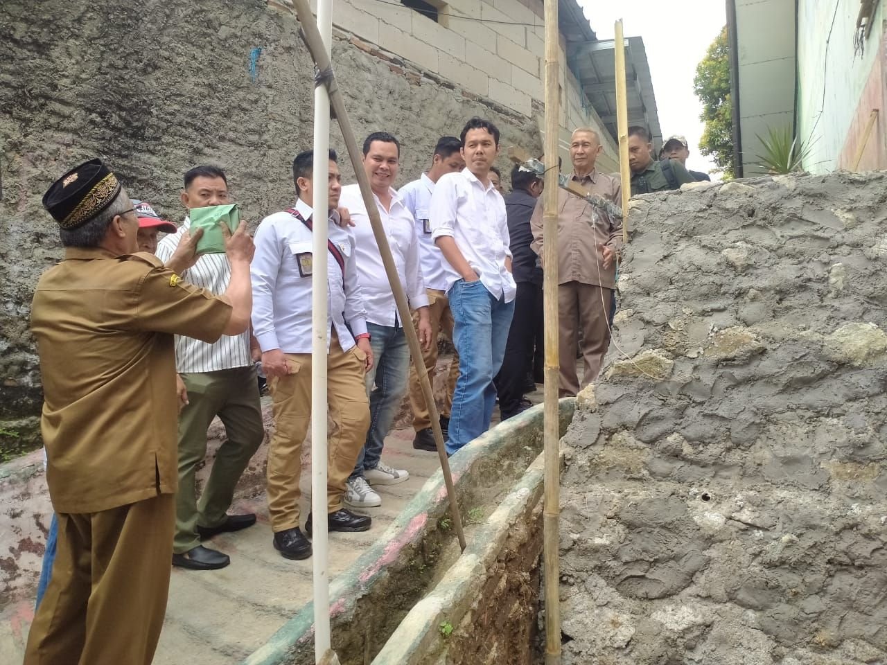 Alami Longsor, Kondisi 4 Ruang Kelas SD Negeri Seroja Kota Serang Mengkhawatirkan 4 Alami Longsor, Kondisi 4 Ruang Kelas SD Negeri Seroja Kota Serang Mengkhawatirkan