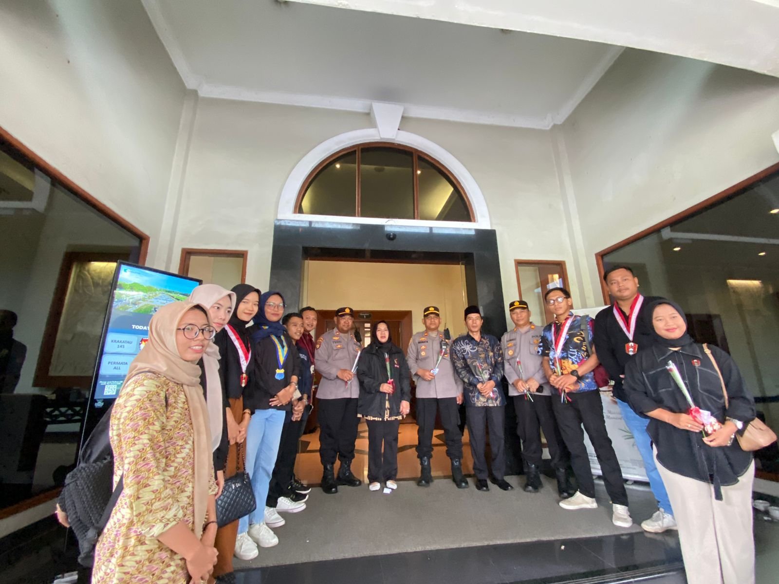 Mahasiswa Minta Walikota Cilegon Terpilih Fokus Perbaiki Infrastruktur 9 Mahasiswa Minta Walikota Cilegon Terpilih Fokus Perbaiki Infrastruktur