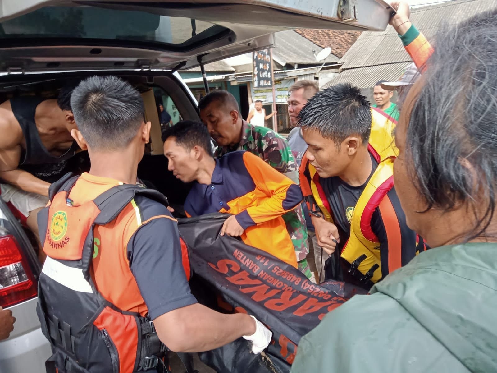 Cuci Sepeda Motor di Sungai Cangkore, Warga Cikeusik Pandeglang Tewas Terbawa Banjir Bandang 3 Cuci Sepeda Motor di Sungai Cangkore, Warga Cikeusik Pandeglang Tewas Terbawa Banjir Bandang