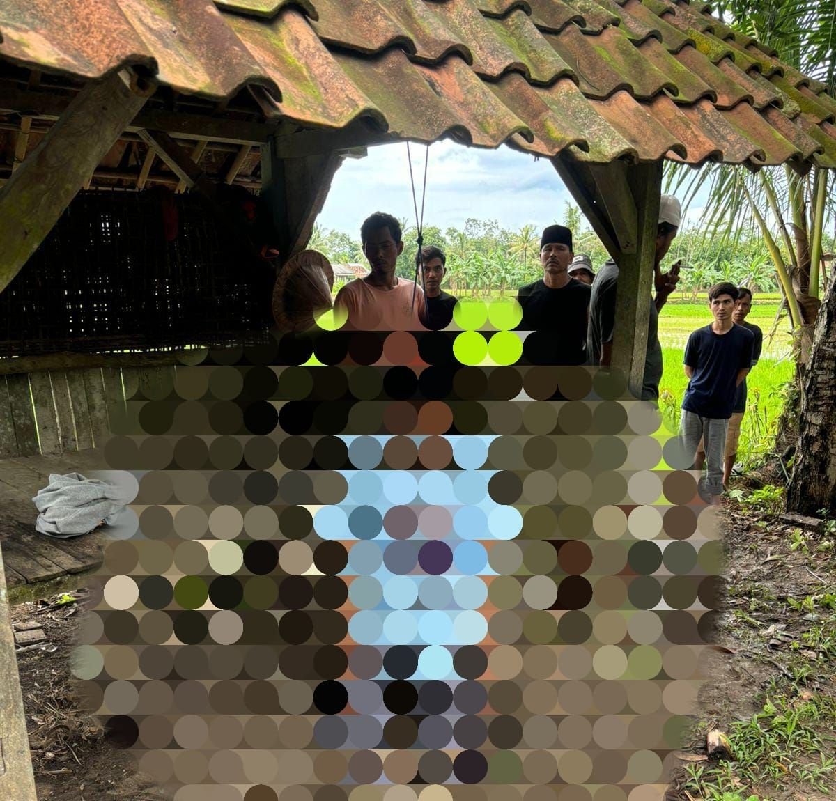 Diduga Alami Kelainan Jiwa, Pria di Kecamatan Bandung Ditemukan Tewas Gantung Diri 3 Diduga Alami Kelainan Jiwa, Pria di Kecamatan Bandung Ditemukan Tewas Gantung Diri