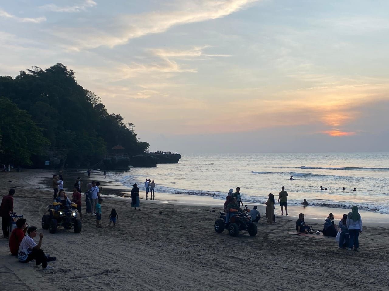 Tatap Nataru, PHRI Kabupaten Serang Siap Jamin Keselamatan Wisatawan di Kawasan Anyer dan Cinangka 7 Tatap Nataru, PHRI Kabupaten Serang Siap Jamin Keselamatan Wisatawan di Kawasan Anyer dan Cinangka