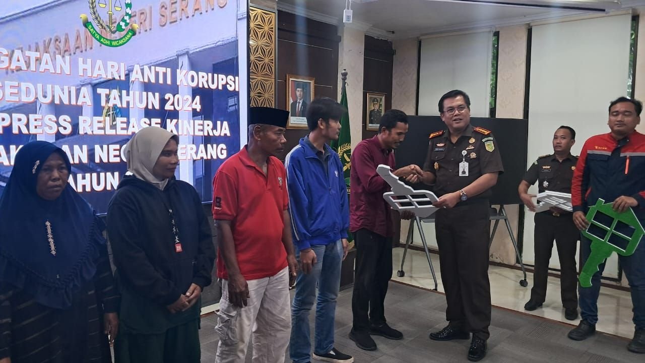 Kejari Serang Bedah 5 Rumah Warga Tak Layak Huni 3 Kejari Serang Bedah 5 Rumah Warga Tak Layak Huni